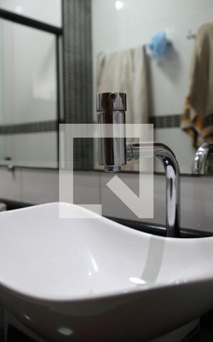 Apartamento à venda com 194m², 5 quartos e 3 vagasDetalhe Banheiro Social