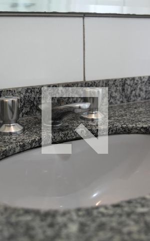Apartamento à venda com 194m², 5 quartos e 3 vagasDetalhe do Banheiro da Suite