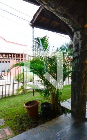 Casa à venda com 364m², 4 quartos e 3 vagas Casa à venda com 364m², 4 quartos e 3 vagasEntrada da casa