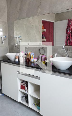 Casa à venda com 270m², 3 quartos e 3 vagasBanheiro da Suíte 2