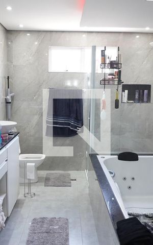 Casa à venda com 270m², 3 quartos e 3 vagasBanheiro da Suíte 1