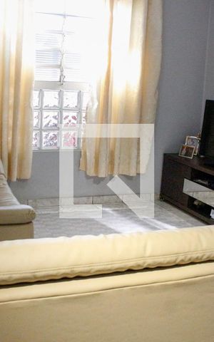 Casa à venda com 150m², 2 quartos e 2 vagas Casa à venda com 150m², 2 quartos e 2 vagasSala