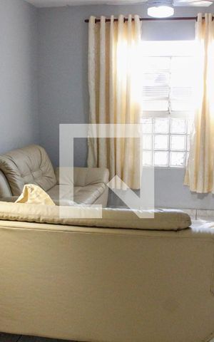 Casa à venda com 150m², 2 quartos e 2 vagas Casa à venda com 150m², 2 quartos e 2 vagasSala