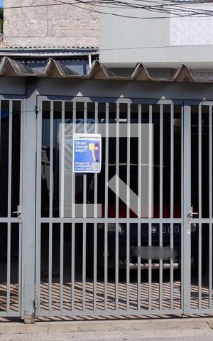 Casa à venda com 150m², 2 quartos e 2 vagas Casa à venda com 150m², 2 quartos e 2 vagasFachada