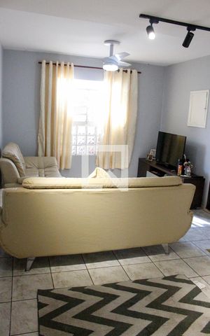 Casa à venda com 150m², 2 quartos e 2 vagas Casa à venda com 150m², 2 quartos e 2 vagasSala