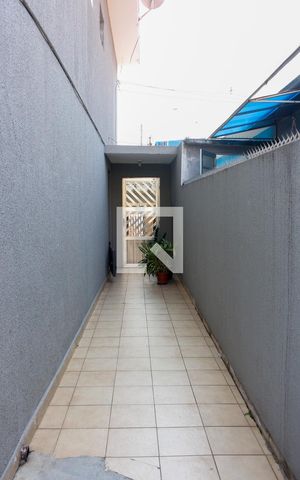Casa à venda com 150m², 2 quartos e 2 vagas Casa à venda com 150m², 2 quartos e 2 vagasCorredor