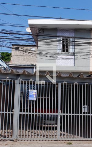 Casa à venda com 150m², 2 quartos e 2 vagas Casa à venda com 150m², 2 quartos e 2 vagasFachada