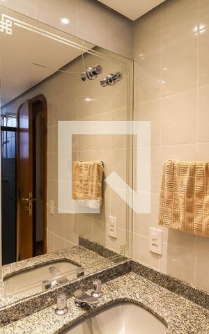 Apartamento à venda com 167m², 3 quartos e 2 vagas Apartamento à venda com 167m², 3 quartos e 2 vagasBanheiro Da Suíte 2