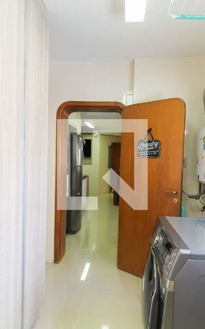 Apartamento à venda com 167m², 3 quartos e 2 vagas Apartamento à venda com 167m², 3 quartos e 2 vagasÁrea De Serviço