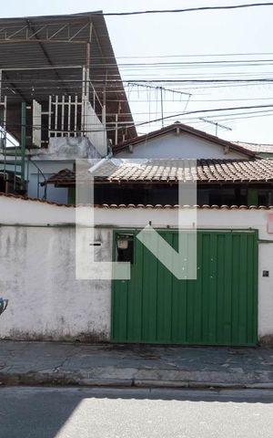 Casa à venda com 244m², 3 quartos e 2 vagas Casa à venda com 244m², 3 quartos e 2 vagasFachada