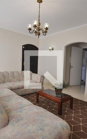 Casa à venda com 648m², 3 quartos e 4 vagasSala