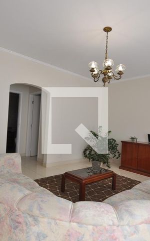 Casa à venda com 648m², 3 quartos e 4 vagasSala