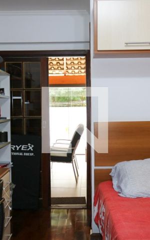 Apartamento à venda com 168m², 3 quartos e 2 vagas Apartamento à venda com 168m², 3 quartos e 2 vagasSuíte 1