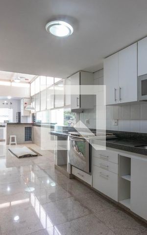 Apartamento para alugar com 216m², 3 quartos e 2 vagas Apartamento para alugar com 216m², 3 quartos e 2 vagasCozinha
