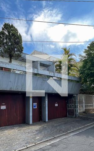 Casa à venda com 360m², 4 quartos e 3 vagasFachada