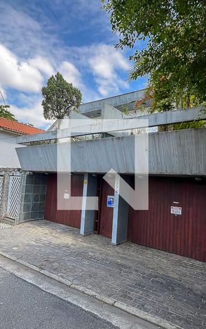 Casa à venda com 360m², 4 quartos e 3 vagasFachada