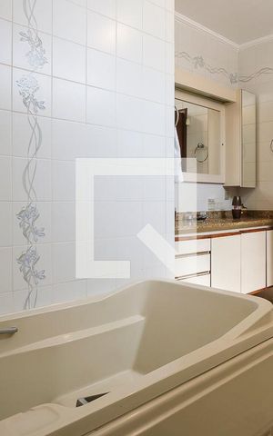 Casa à venda com 360m², 4 quartos e 3 vagasBanheiro da suíte 1