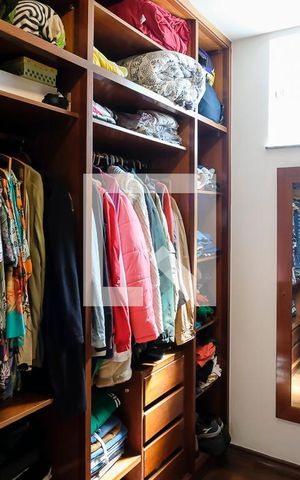 Casa à venda com 360m², 4 quartos e 3 vagasCloset suíte 1