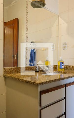 Casa à venda com 360m², 4 quartos e 3 vagasBanheiro da suíte 2