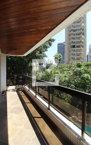 Apartamento à venda com 210m², 4 quartos e 3 vagasVaranda