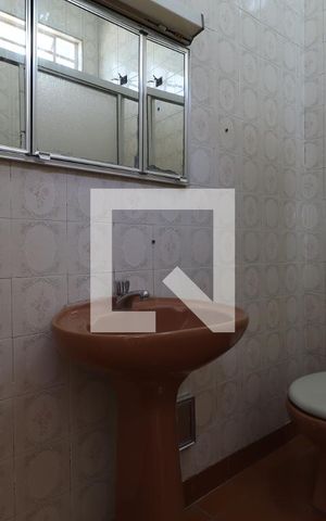 Casa para alugar com 137m², 2 quartos e 2 vagasBanheiro 1