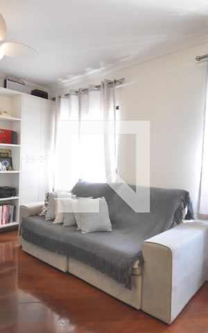 Casa de condomínio à venda com 200m², 3 quartos e 3 vagasSala