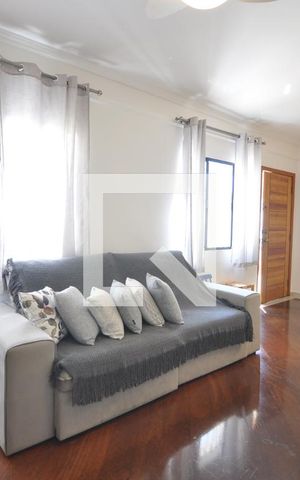 Casa de condomínio à venda com 200m², 3 quartos e 3 vagasSala