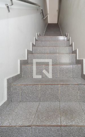 Casa à venda com 100m², 2 quartos e 1 vagaEscada