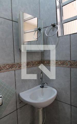 Casa de condomínio para alugar com 44m², 1 quarto e sem vagaBanheiro