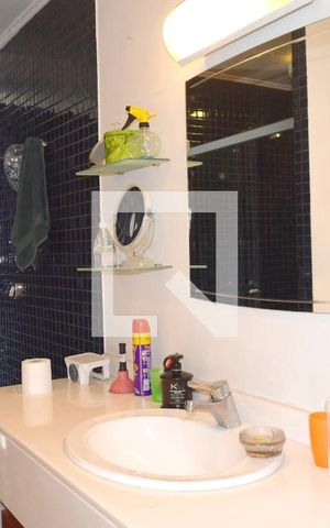 Apartamento à venda com 220m², 2 quartos e 2 vagasBanheiro da suíte