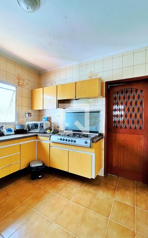 Casa à venda com 484m², 4 quartos e 5 vagas Casa à venda com 484m², 4 quartos e 5 vagasCozinha