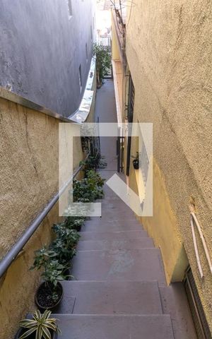 Casa à venda com 270m², 6 quartos e 4 vagasEscada
