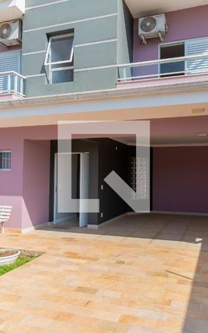 Casa para alugar com 180m², 3 quartos e 4 vagas Casa para alugar com 180m², 3 quartos e 4 vagasGaragem