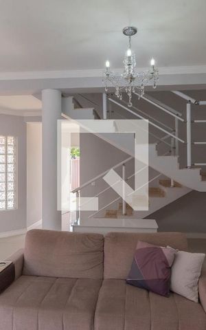 Casa para alugar com 180m², 3 quartos e 4 vagas Casa para alugar com 180m², 3 quartos e 4 vagasSala