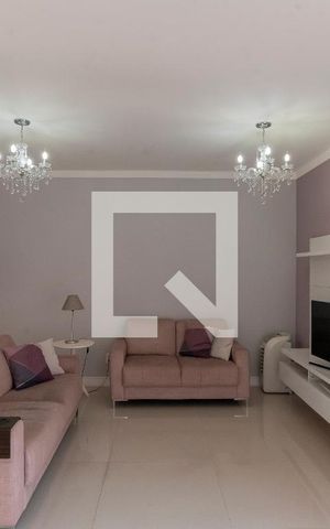 Casa para alugar com 180m², 3 quartos e 4 vagas Casa para alugar com 180m², 3 quartos e 4 vagasSala