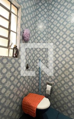 Casa à venda com 195m², 4 quartos e 4 vagas Casa à venda com 195m², 4 quartos e 4 vagasBanheiro 2