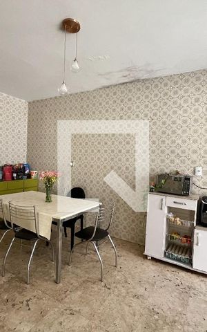 Casa à venda com 195m², 4 quartos e 4 vagas Casa à venda com 195m², 4 quartos e 4 vagasCozinha