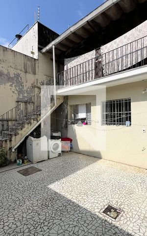 Casa à venda com 195m², 4 quartos e 4 vagas Casa à venda com 195m², 4 quartos e 4 vagasÁrea externa