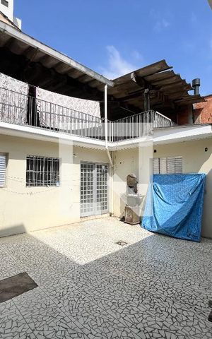 Casa à venda com 195m², 4 quartos e 4 vagas Casa à venda com 195m², 4 quartos e 4 vagasÁrea externa