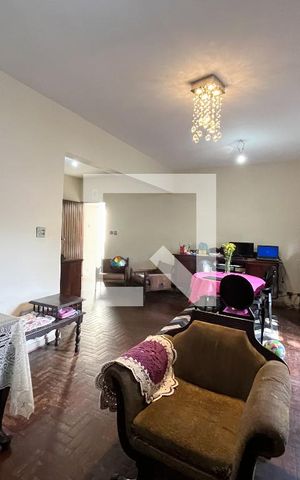 Casa à venda com 195m², 4 quartos e 4 vagas Casa à venda com 195m², 4 quartos e 4 vagasSala