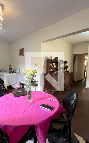 Casa à venda com 195m², 4 quartos e 4 vagas Casa à venda com 195m², 4 quartos e 4 vagasSala
