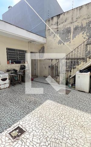 Casa à venda com 195m², 4 quartos e 4 vagas Casa à venda com 195m², 4 quartos e 4 vagasÁrea externa
