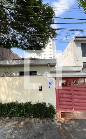 Casa à venda com 195m², 4 quartos e 4 vagas Casa à venda com 195m², 4 quartos e 4 vagasFachada