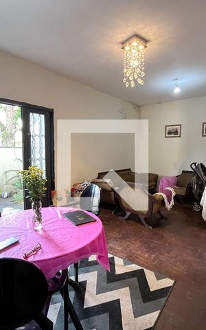 Casa à venda com 195m², 4 quartos e 4 vagas Casa à venda com 195m², 4 quartos e 4 vagasSala