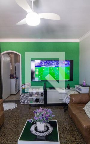 Casa à venda com 150m², 3 quartos e 2 vagas Casa à venda com 150m², 3 quartos e 2 vagasSala