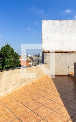 Casa à venda com 150m², 3 quartos e 2 vagas Casa à venda com 150m², 3 quartos e 2 vagasTerraço