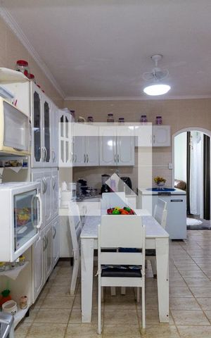 Casa à venda com 150m², 3 quartos e 2 vagas Casa à venda com 150m², 3 quartos e 2 vagasCozinha
