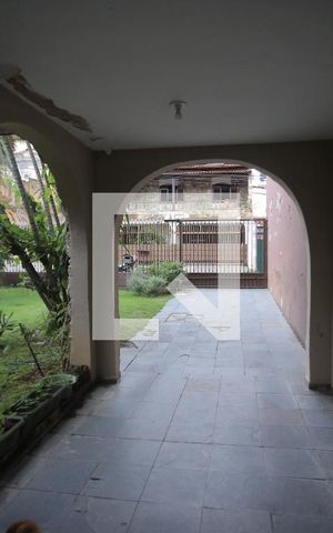 Casa à venda com 212m², 3 quartos e 4 vagasQuintal