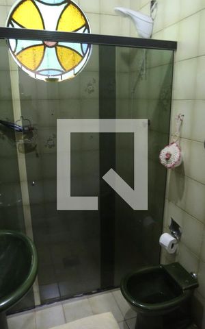 Casa à venda com 212m², 3 quartos e 4 vagasBanheiro