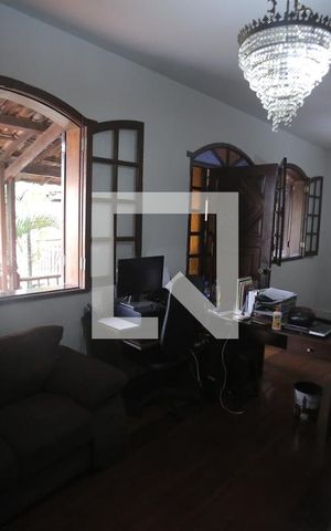Casa à venda com 212m², 3 quartos e 4 vagasSala